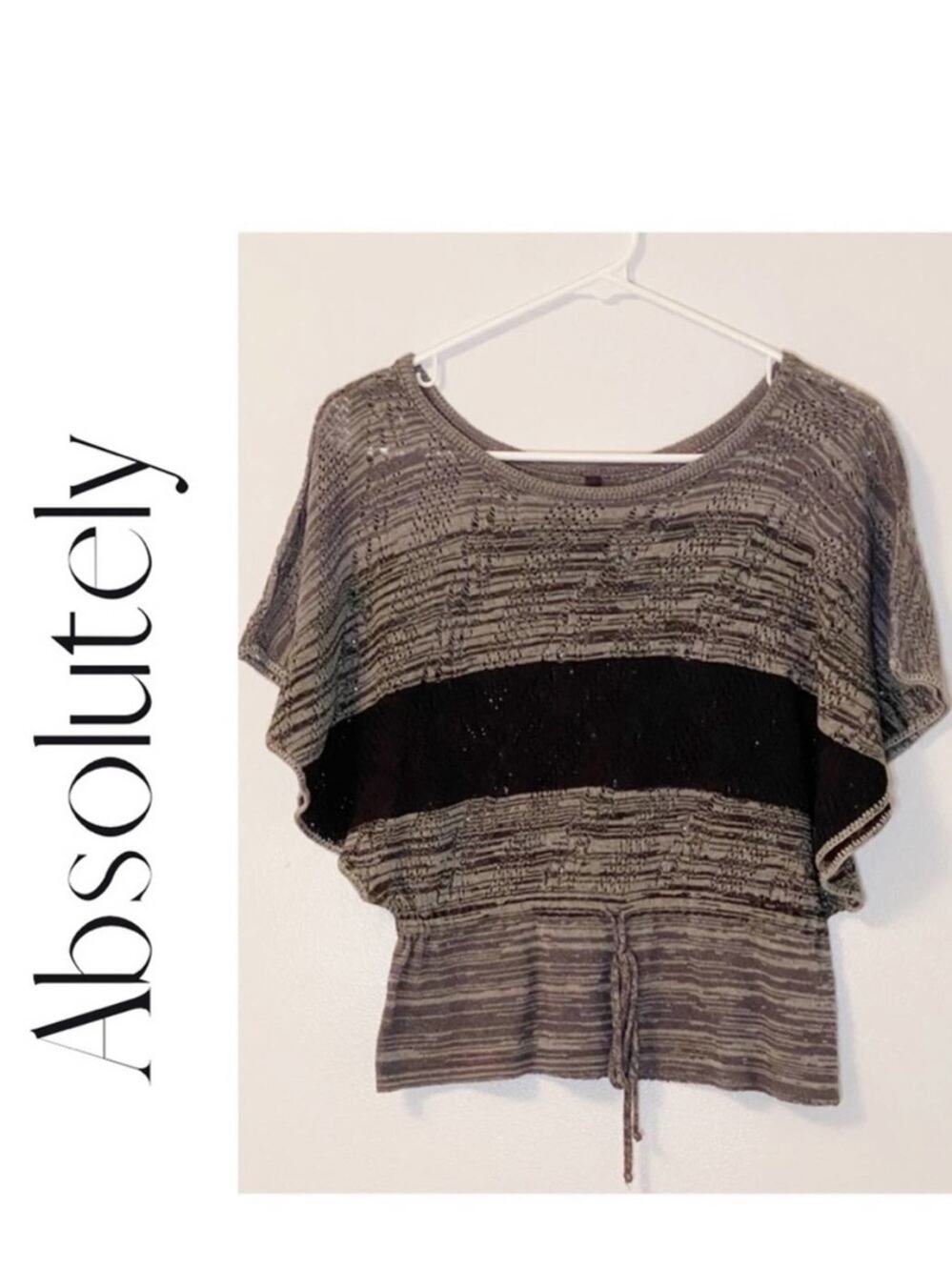 Absolutely Gray & Black Knit
Short Sleeve